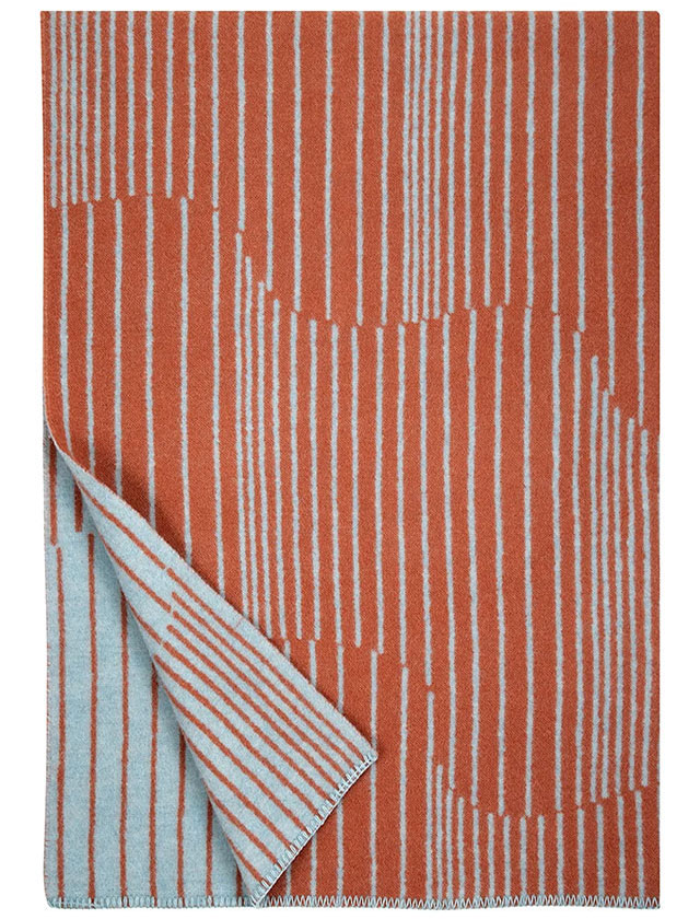 Lapuan Kankurit Aurora Wollecke in der Farbe Cinnamon-Natural-Dyed in der Größe 100x150cm.