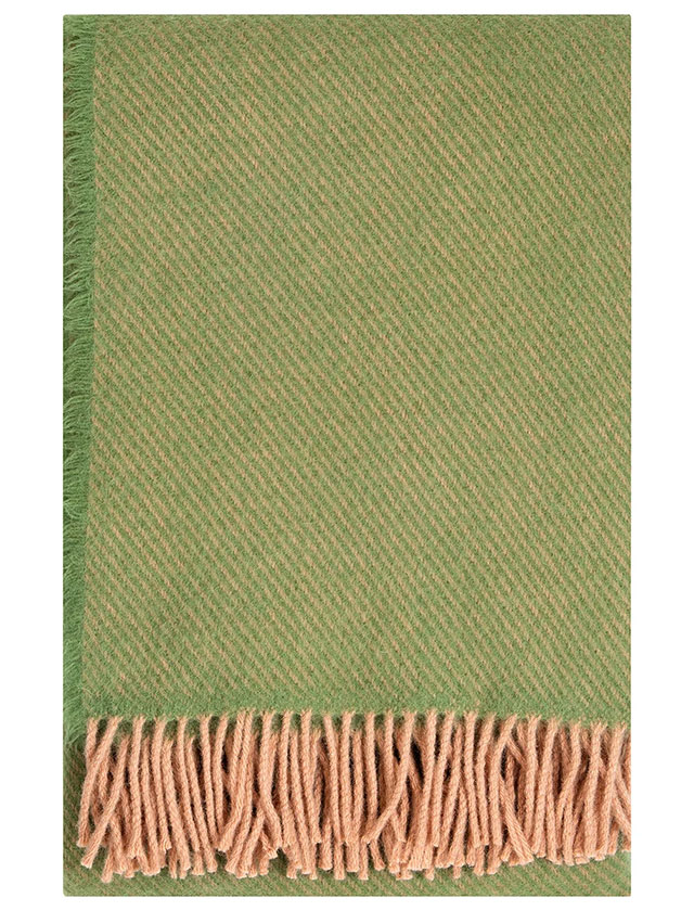 Ilo Wolldecke in Powder Olive von Lapuan Kankurit
