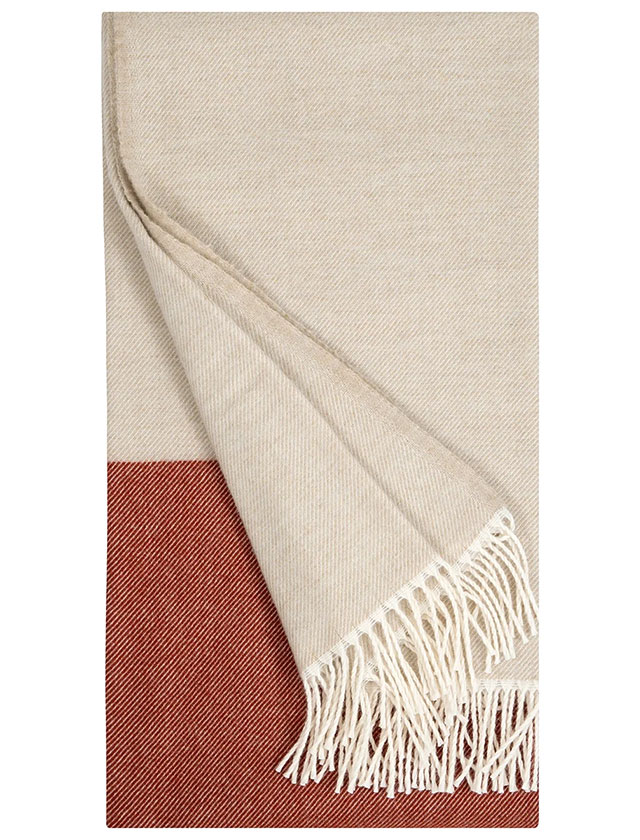 Naapuri Wolldecke in Cinnamon Beige von Lapuan Kankurit.