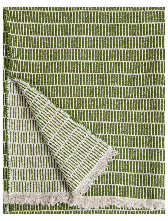 Raitti Tagesdecke in Olive von Lapuan Kankurit.