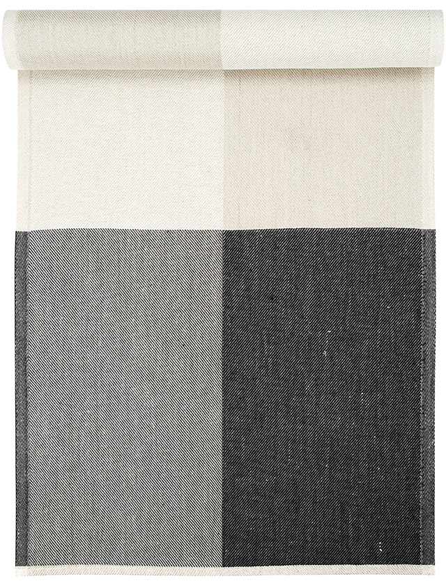 SAARISTO Saunaauflage von Lapuan Kankurit aus Leinen und Bio-Baumwolle in Schwarz-Weiß.