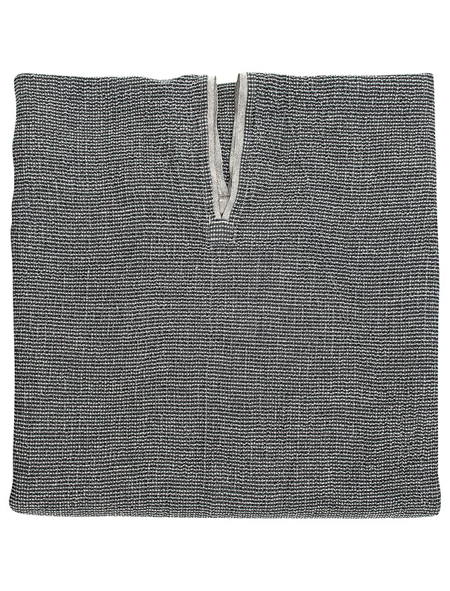 Terva Poncho in Black Linen von Lapuan Kankurit.