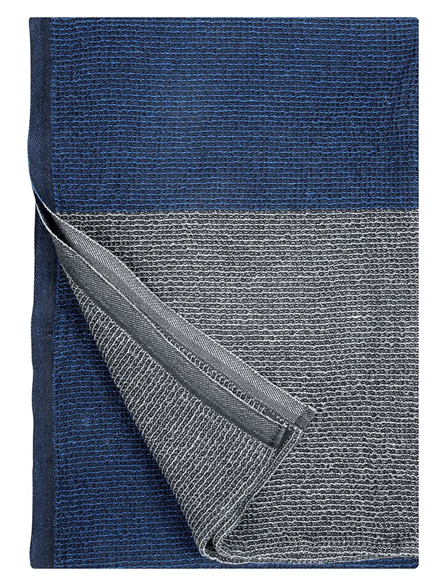 Terva Duschtuch aus Tencel in der Farbe Black Multi Blueberry von Lapuan Kankurit aus Finnland.