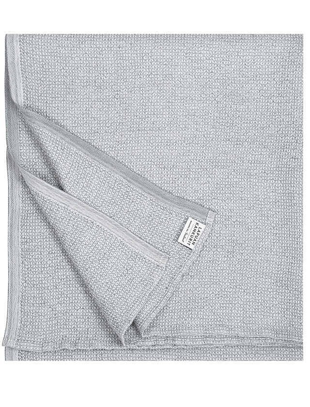 Terva Duschtuch aus Tencel in der Farbe White Grey von Lapuan Kankurit aus Finnland.