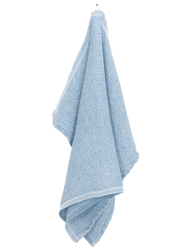 Terva Handtuch aus Tencel in der Farbe White Rainy Blue von Lapuan Kankurit aus Finnland.