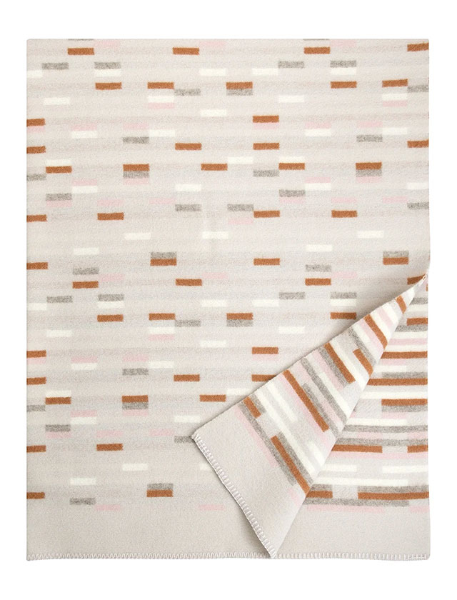 Yllatys in Beige Rosé Cinnamon von Lapuan Kankurit.