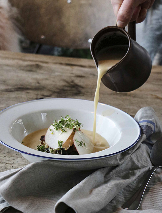 Ovanåker Blue Line Suppenteller von Manses Design mit Kännchen für Saucen und Milch