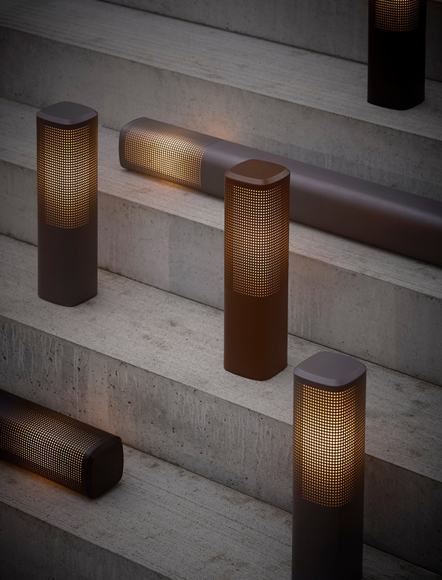 Nordlux Sidara Außenleuchte im minimalistischen Jacob Jensen Design mit perforierter Oberfläche und warmem Lichtschein, geeignet als Wand-, Decken- oder Pollerleuchte für moderne Außenbereiche