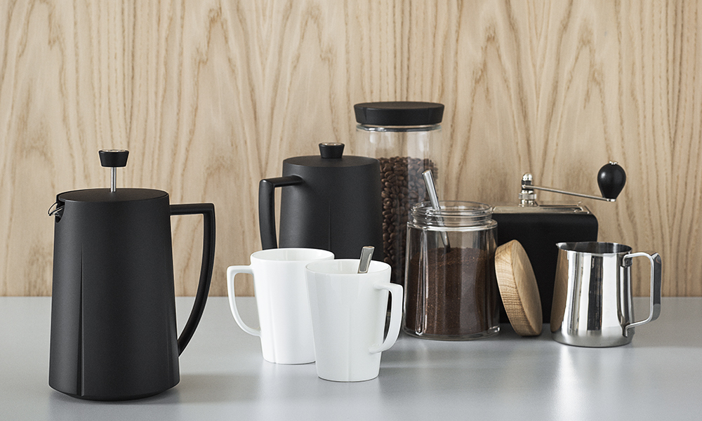 Für viele von uns besteht der perfekte Start in den Tag aus einer Tasse Kaffee am Morgen und der perfekte Abschluss eines schönen Dinners aus einem intensiven Espresso – und dazwischen gibt es noch zahlreiche andere Momente, in denen eine Tasse Kaffee mit den Kollegen im Büro oder mit Freunden am Esstisch etwas Abwechslung in den Alltag bringt.