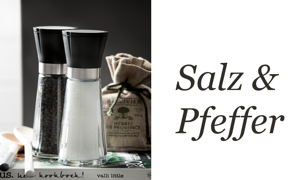 Die wundervollen Grand Cru Salz & Pfeffer Mühlen von Rosendahl Copenhagen sind die perfekten Helfer in Ihre Küche oder auf Ihren Esstisch und verleihen Ihren kulinarischen Köstlichkeiten die richtige Würze. Grand Cru Mühlen können mit Salz, Pfeffer und anderen Gewürzen befüllt werden. Auf das hochwertige Keramikmahlwerk gibt Rosendahl Copenhagen 25 Jahre Garantie.