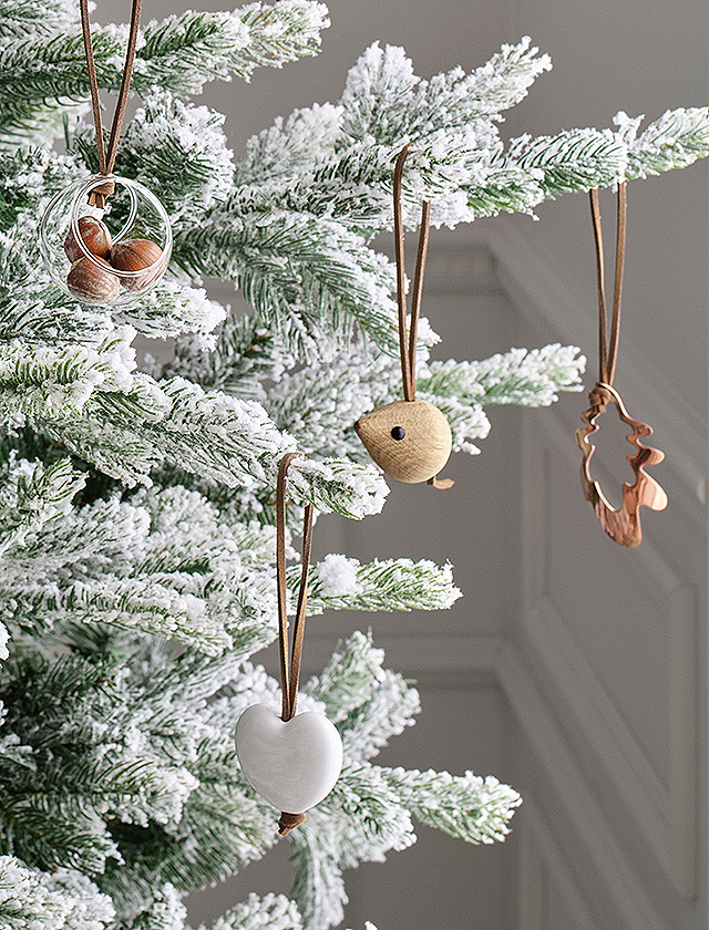 Nordic Tales Christbaumschmuck - Weihnachtsschmuck - Herz, Eichenblatt, Korb und Maus von Karen Blixen für Rosendahl Copenhagen