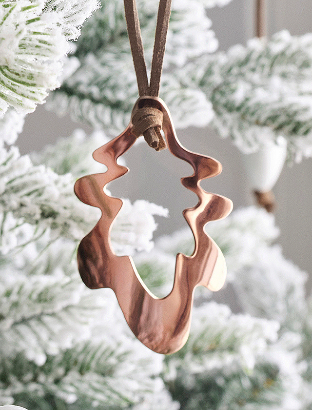 Nordic Tales Christbaumschmuck - Weihnachtsschmuck - Oak Leaf - Eichnblatt aus verkupfertem Metall von Karen Blixen für Rosendahl Copenhagen