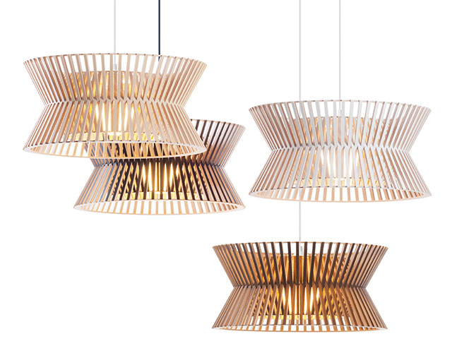 Die Secto Design Kontro 6000 Pendelleuchte aus Birkenholz bringt nordische Wärme in moderne Räume. Handgefertigt in Finnland vereint sie skandinavische Schlichtheit mit natürlicher Eleganz – perfekt für Wohnzimmer, Essbereich oder Lounge.