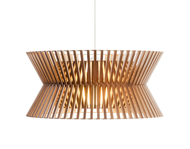 Kontro 6000 – Pendelleuchte in furniertem Walnuss von Secto Design aus Finnland.