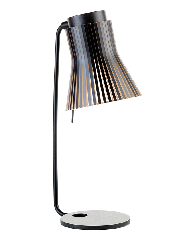 Secto Design Petite 4620 Tischleuchte aus Birkenholz in natürlichem Design in der Farbe Schwarz