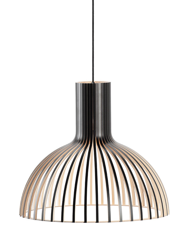 Victo 4250 Small – schwarz lackierte Hängeleuchte von Secto Design aus Finnland.