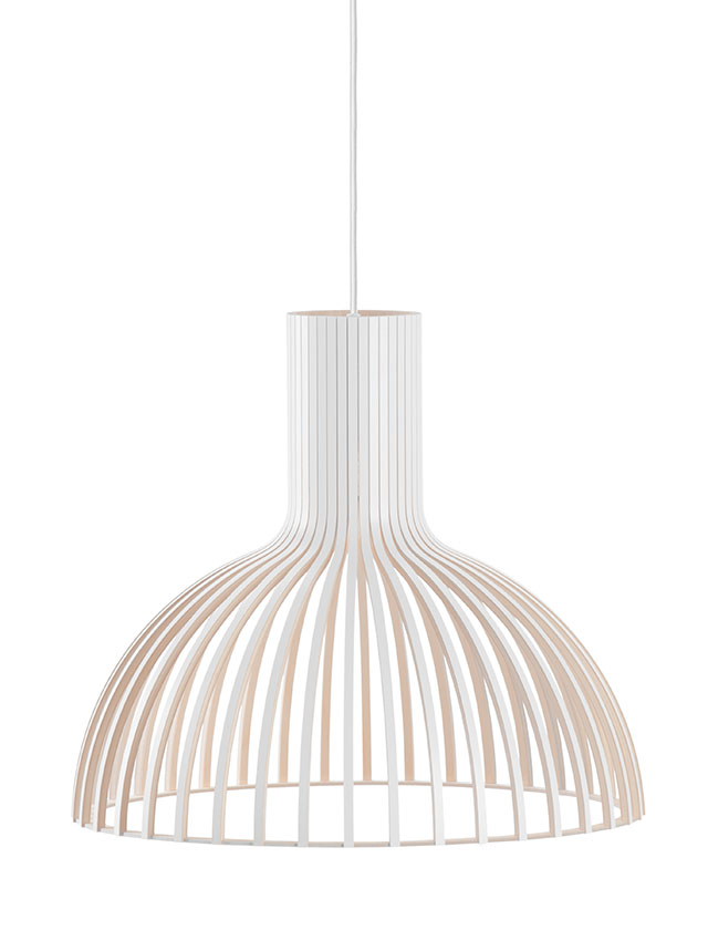 Victo 4250 Small – weiß lackierte Hängeleuchte von Secto Design aus Finnland.