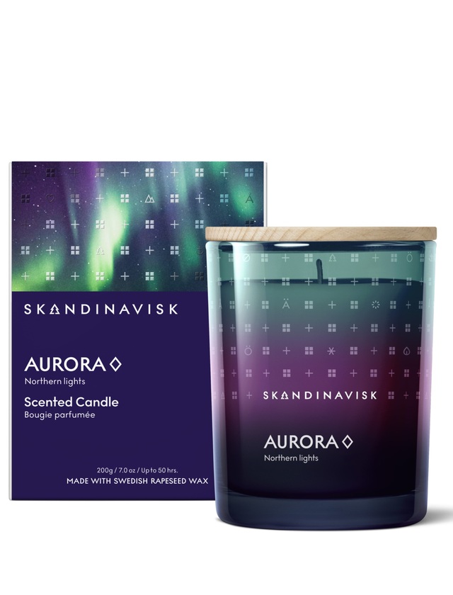 Skandinavisk AURORA Duftkerze 200 g im blau-violetten Glas mit Holzdeckel und Verpackung mit Nordlichtern