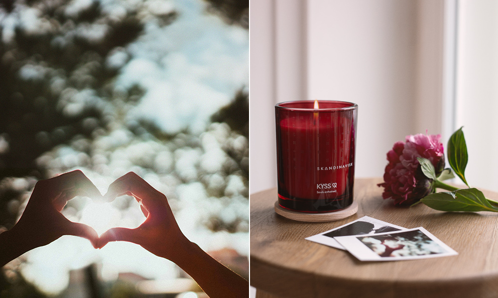 Skandinavisk KYSS Duftwelt mit roter KYSS Duftkerze, Blüten und Händen in Herzform – fruchtig-floraler Duft mit Brombeere, Rose, Zuckerwerk und Nelke