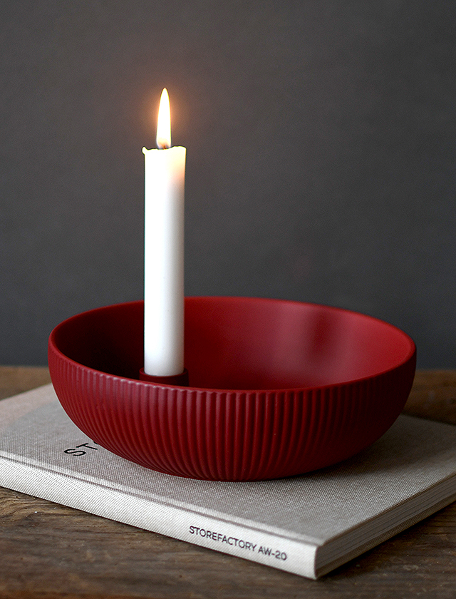 LIDATORP Jubileum Red - Limited Edition Kerzenhalter-Schale für eine Tafelkerzen - Storefactory aus Schweden