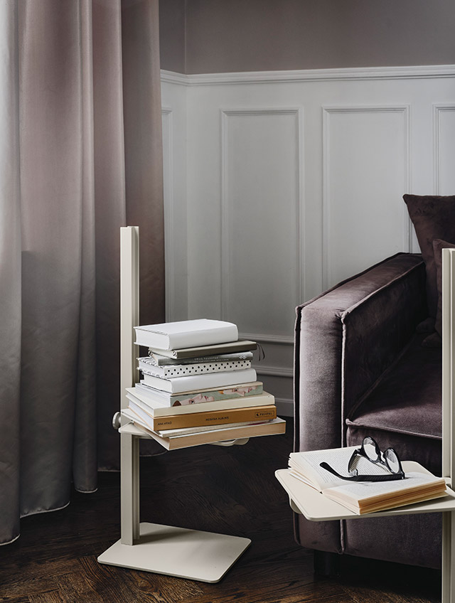 Museum Sidetable ist ein höhenverstellbarer Tisch aus Aluminium und Stahl. Es ist vielseitig einsetzbar: Blumensockel, kleiner Beistelltisch am Sofa, Nachttisch, Flurtisch und mehr.