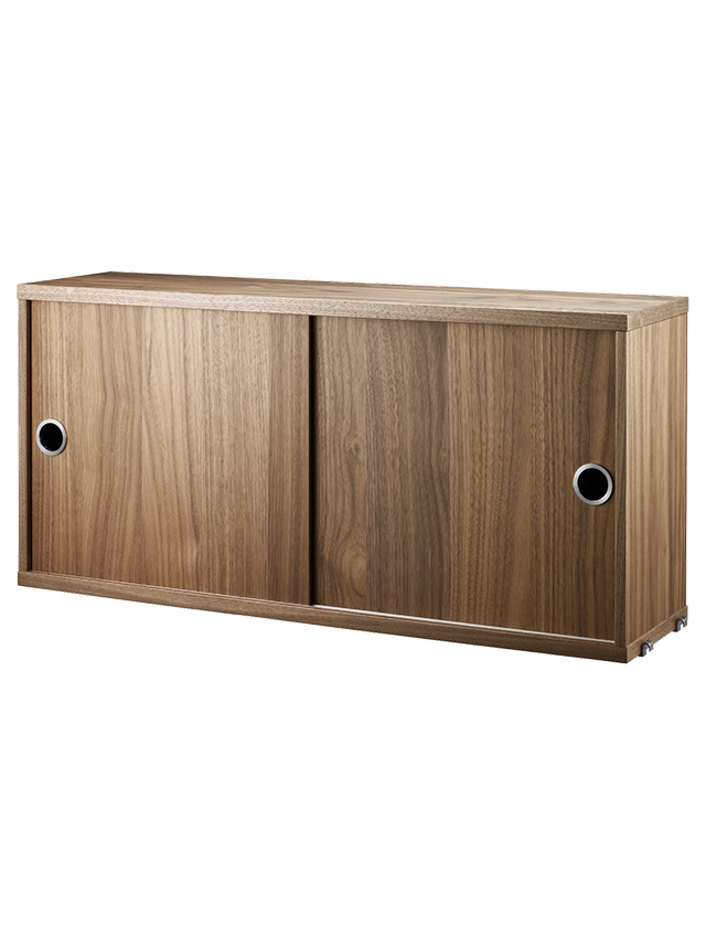 String Furniture Hängeschrank mit Schiebetüren in der Ausführung Walnussfurnier in 20 cm Tiefe