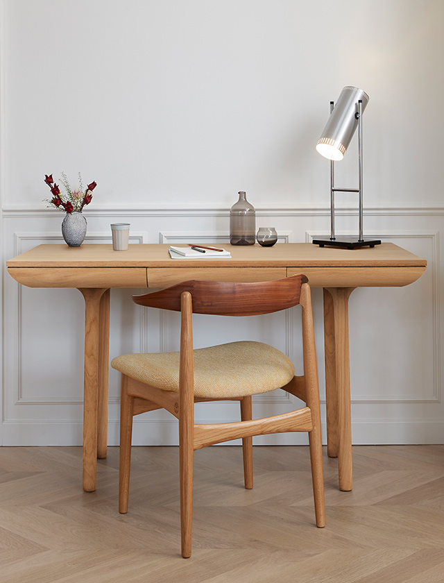 Penguin Dining Chair von Audo Copenhagen – Esszimmerstuhl in skandinavischem Design, erhältlich in vielen Stoffbezügen.