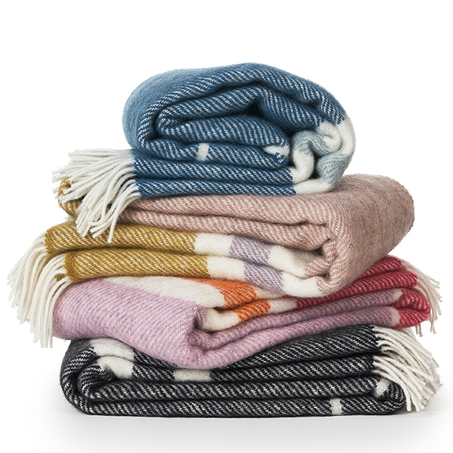 Gotland Stripe Wolldecken aus Schurwolle und Gotlandwolle aus der Klippan Yllefabrik