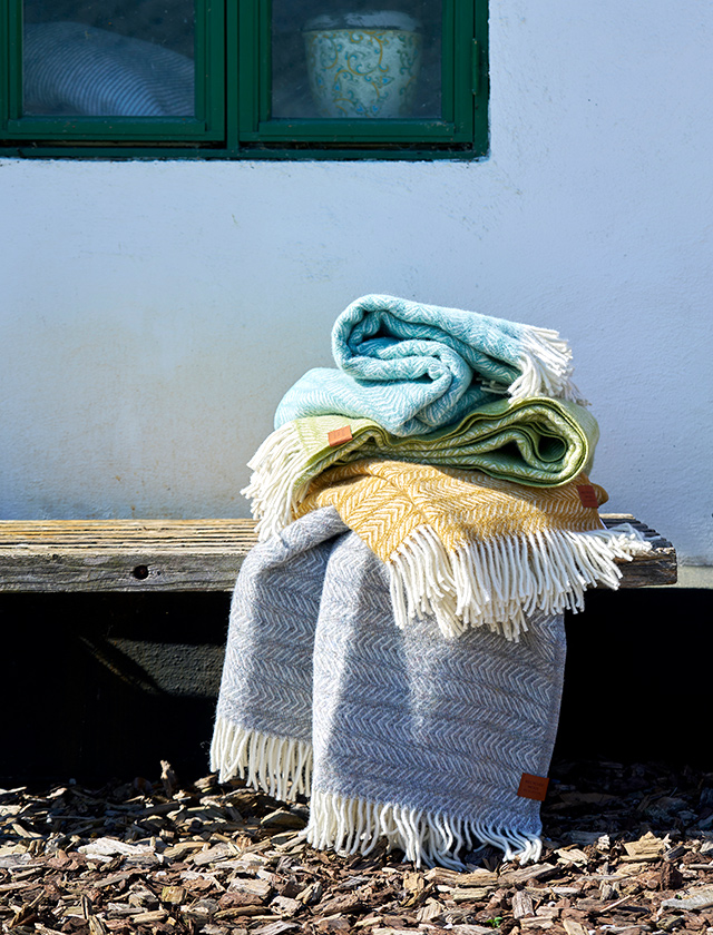 Point Wolldecken aus 75% Lammwolle & 25% recycelter Wolle von Klippan Yllefabrik - Die Decken von Klippan werden vollständig in der eigenen, nach OEKO-TEX® zertifizierten Fabrik produziert.